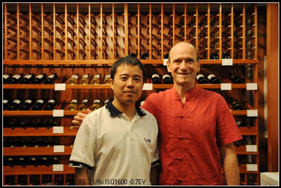 纳新红酒总经理:庞总与法国品酒师:Renaud